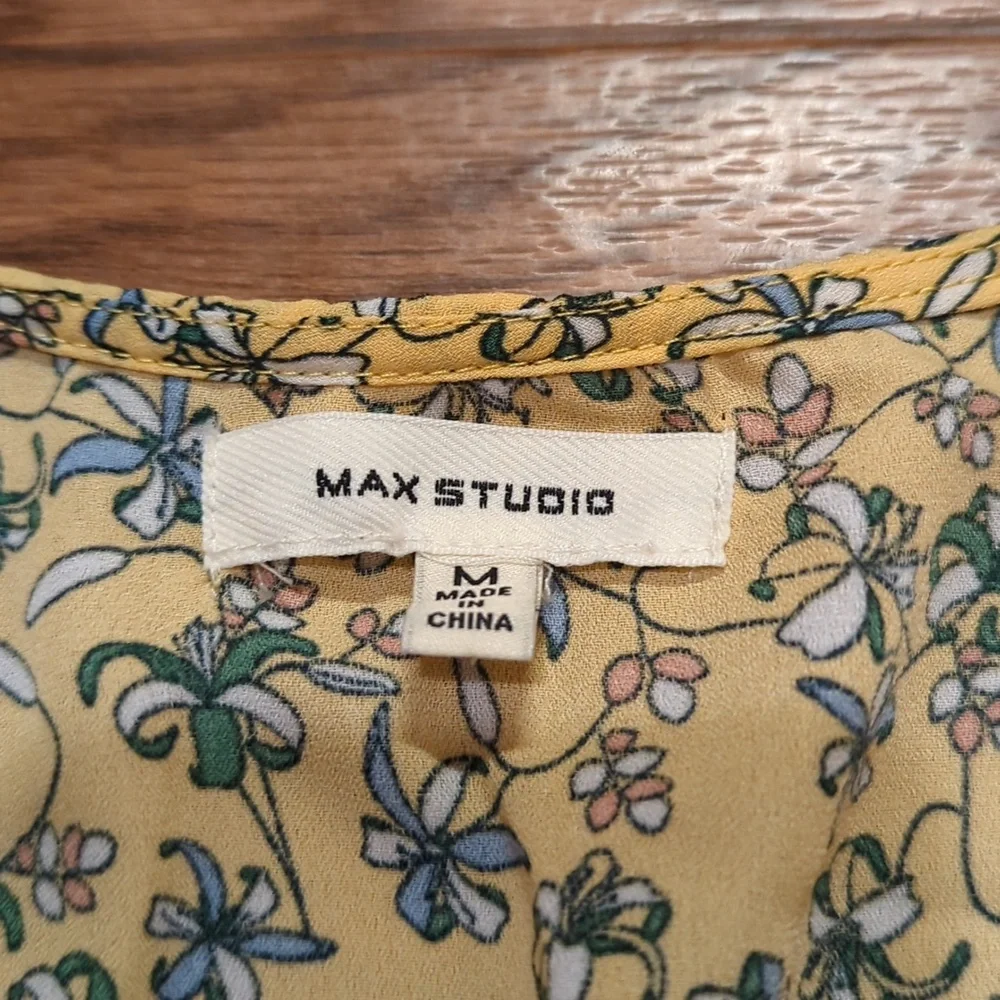 Max studio yellow flower top - Picture 2 of 4